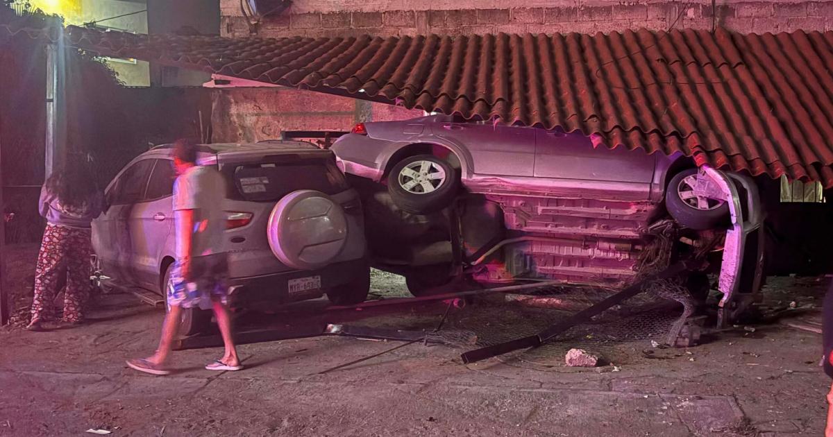 Conductor ebrio se estrella contra una vivienda y arrasa con dos ...