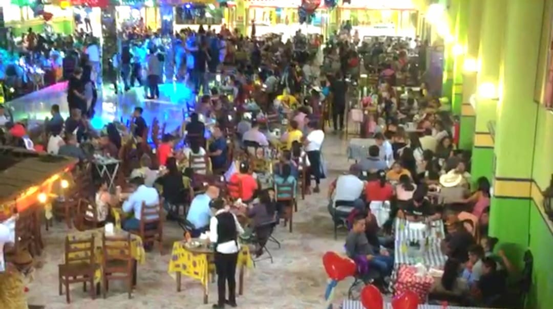 Abarrotan restaurantes familias en Cuautla para festejar a mamás