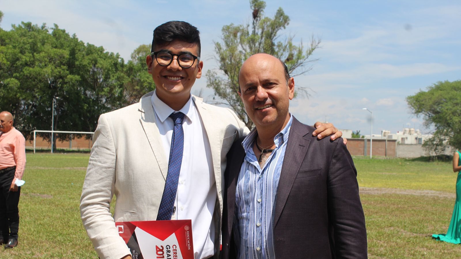 Acude Rodrigo Arredondo a ceremonia de graduación al CBTIS 76 de Cuautla