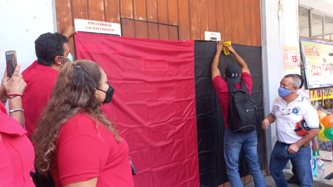 Telmex se declara en «número rojos» y estalla la huelga