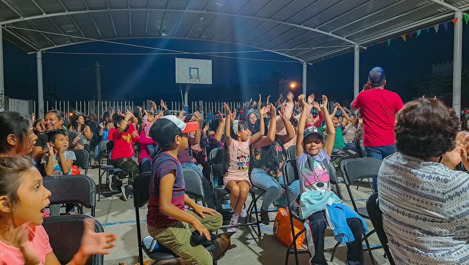 Llega cine ambulante a barrio de San Marcos en Yecapixtla