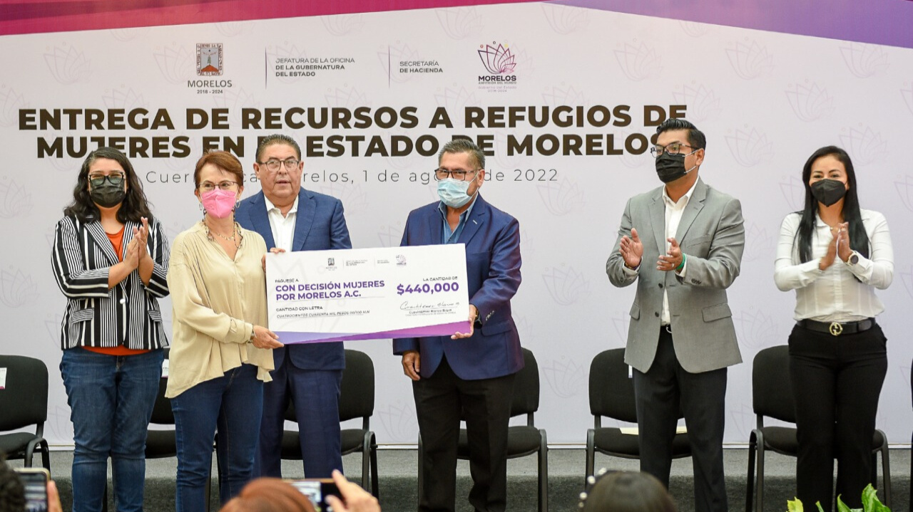 Entrega gobierno del estado recursos a refugios de mujeres en Morelos