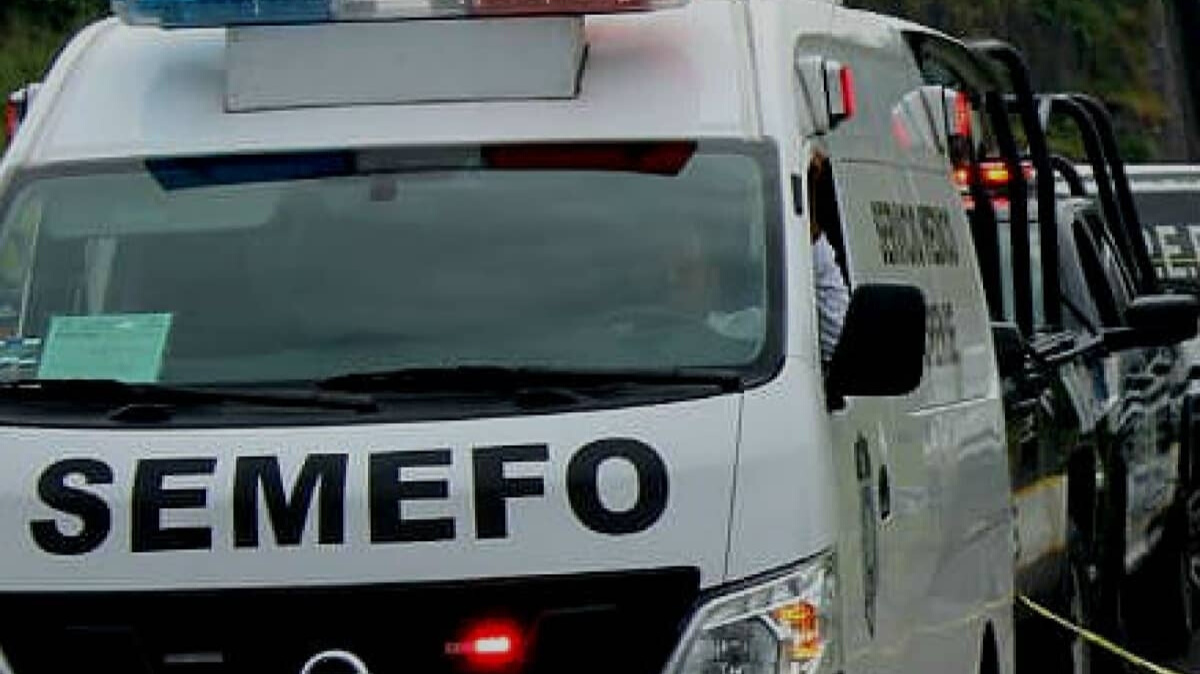 Muere hombre tras ser embestido en su moto por un auto en Insurgentes