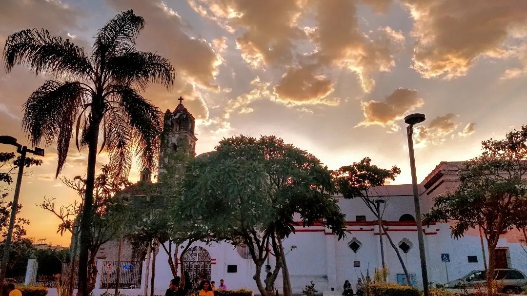 Inicia octubre con cielo nublado y temperaturas cálidas durante el día