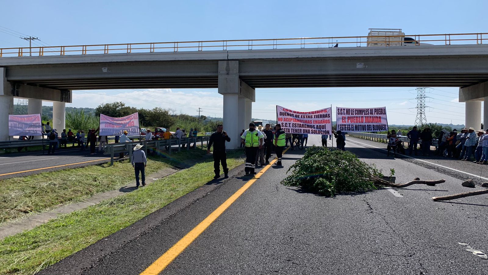 Bloquean ejidatarios autopista La Pera – Cuautla