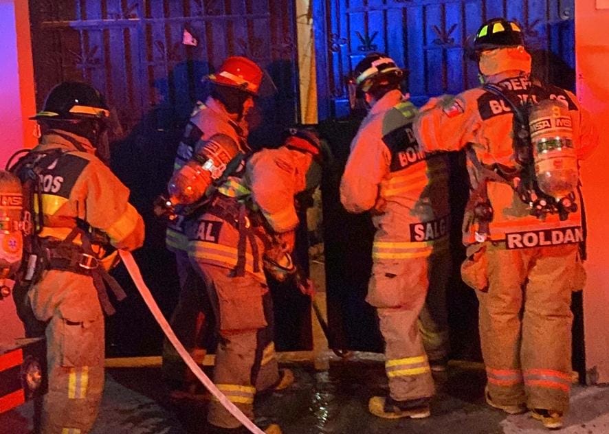 Pirotecnia genera incendio de una casa en Cuautla