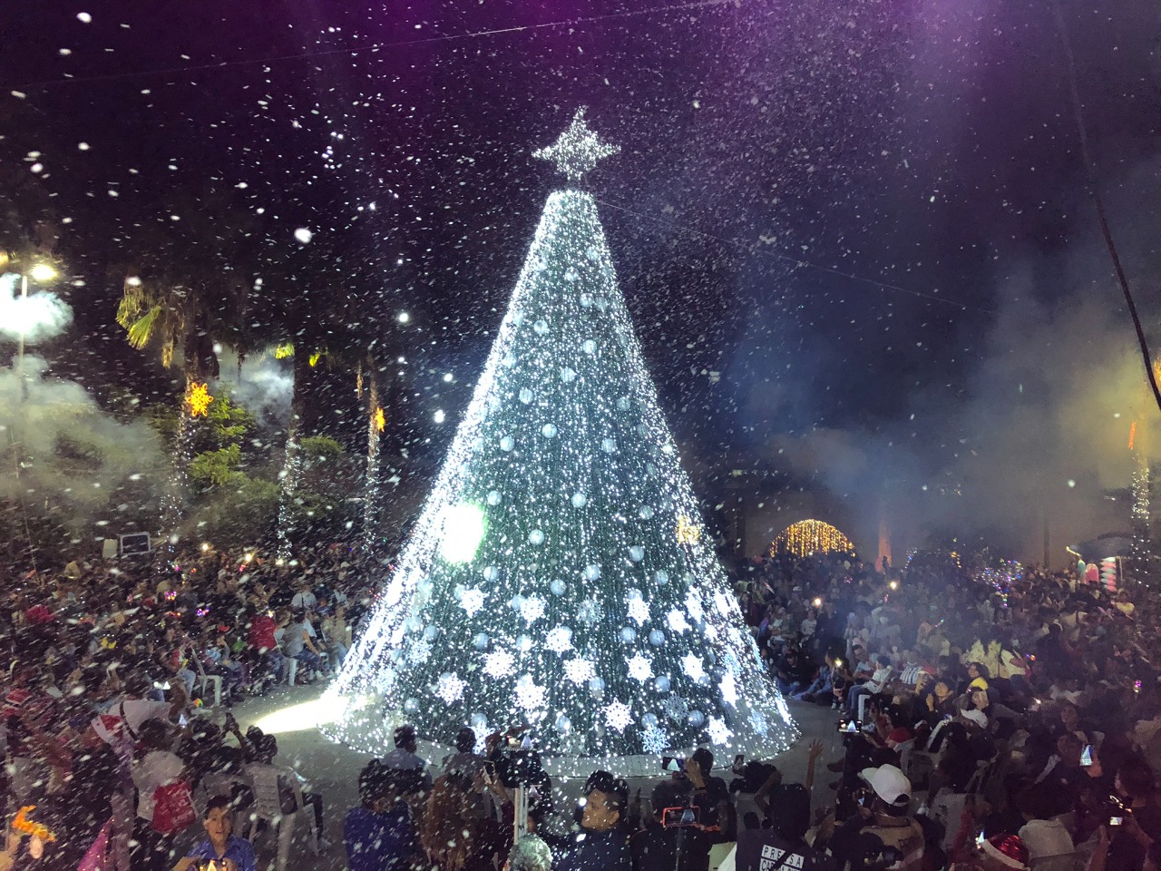 En Jojutla realizan caravana navideña y encendido de árbol