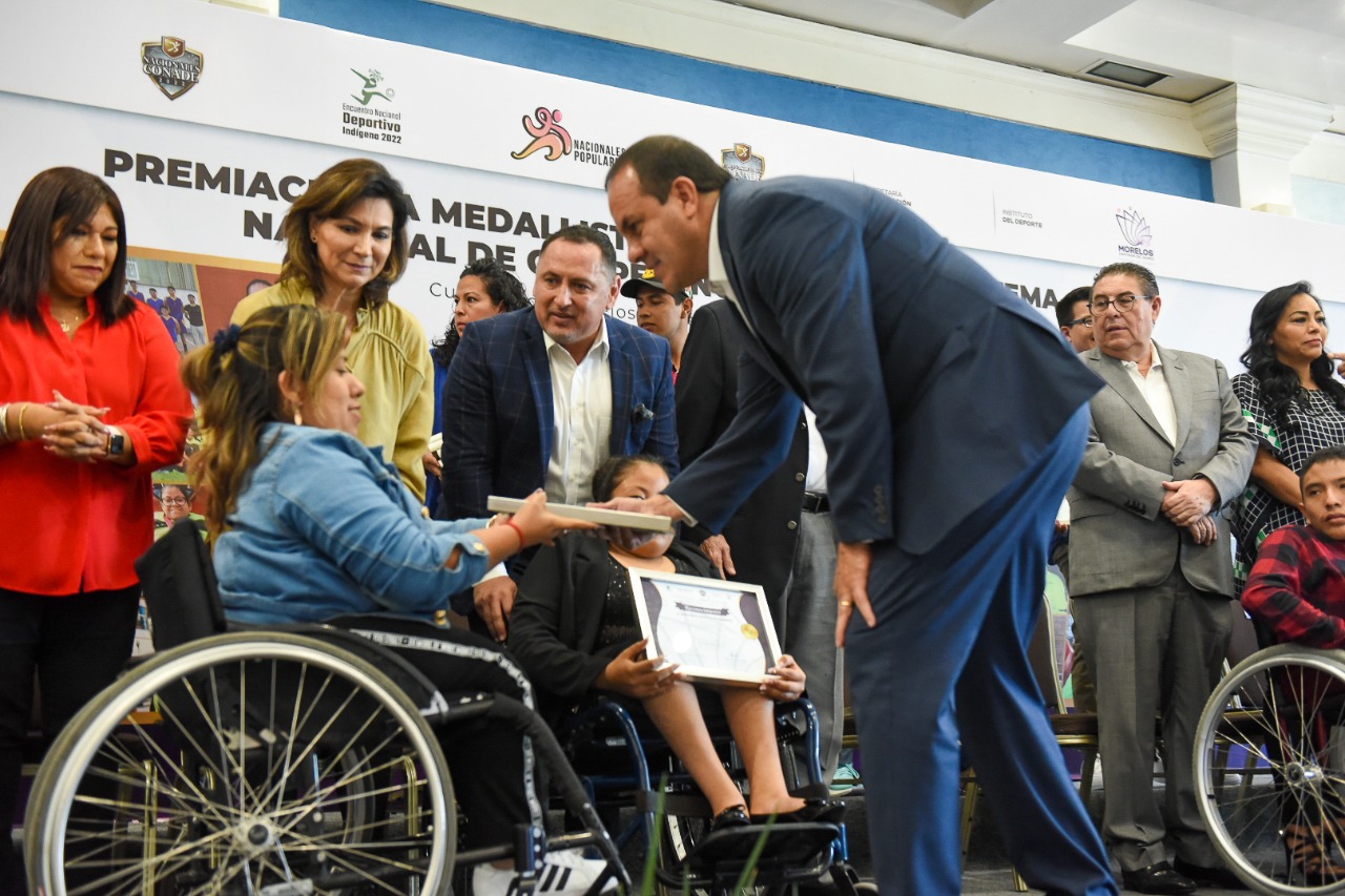 Reconoce Cuauhtémoc Blanco a medallistas morelenses en competencias de la CONADE