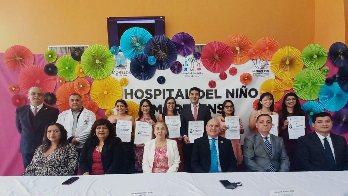 Egresan siete nuevos especialistas del Hospital del Niño Morelense