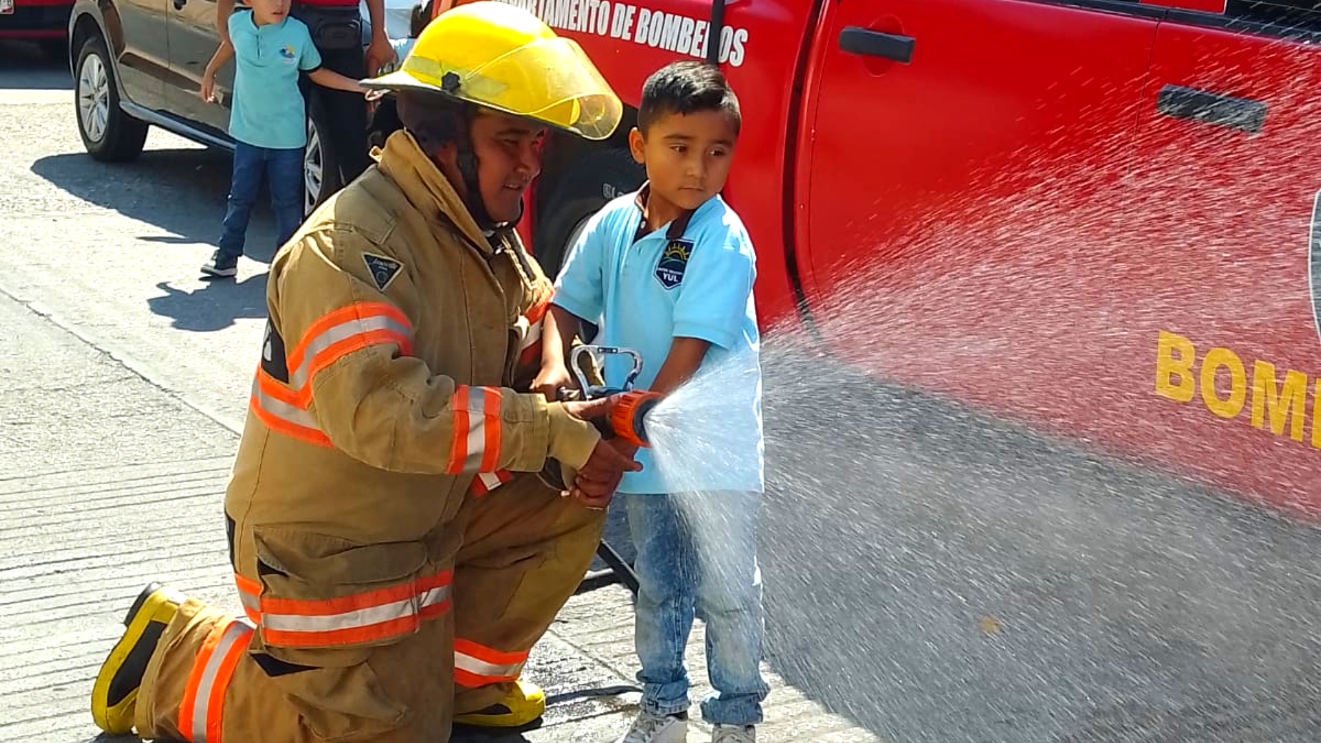 Capacita bomberos de Cuautla a infantes sobre prevención de incendios