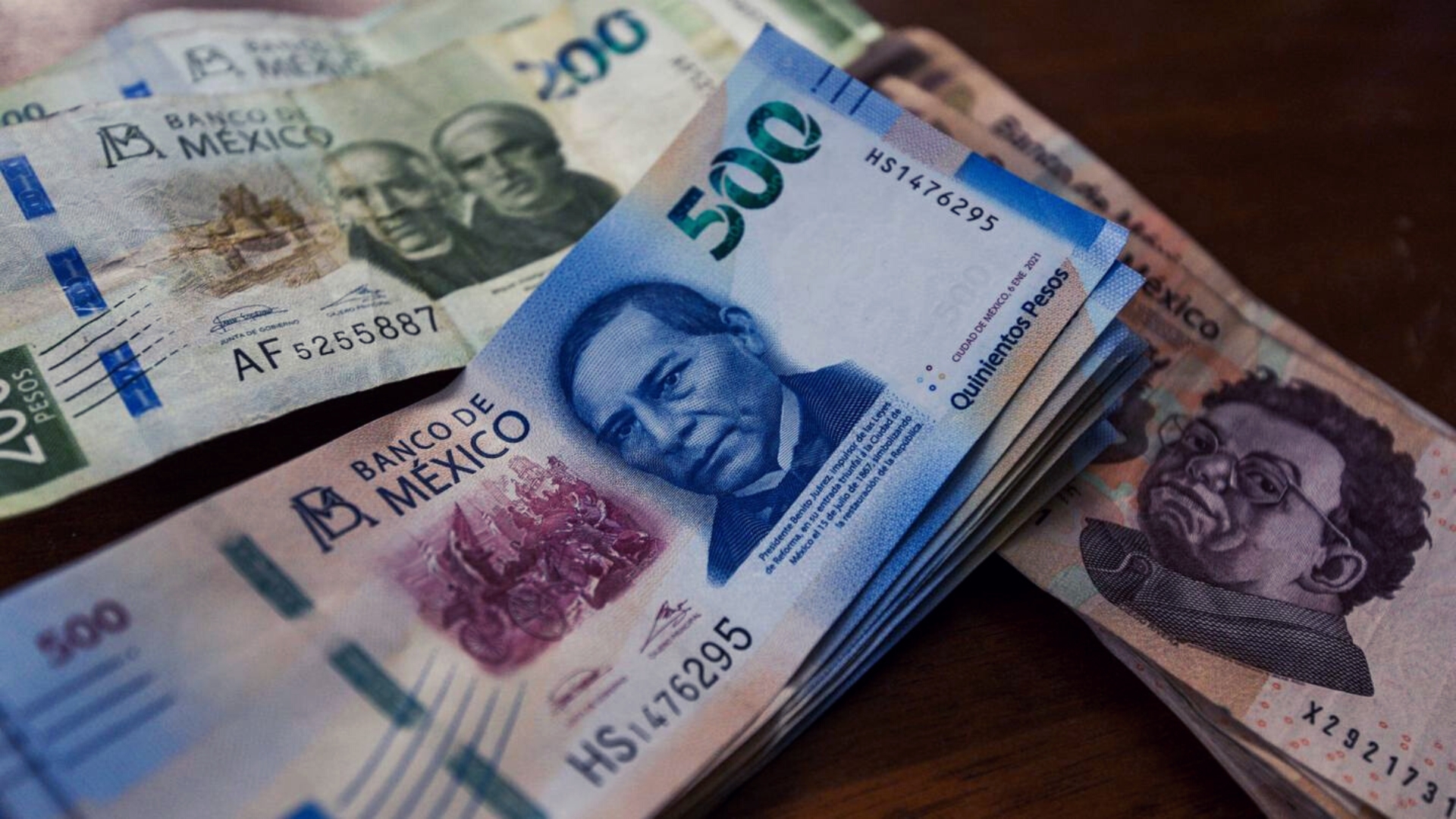 Alerta Condusef por billetes falsos