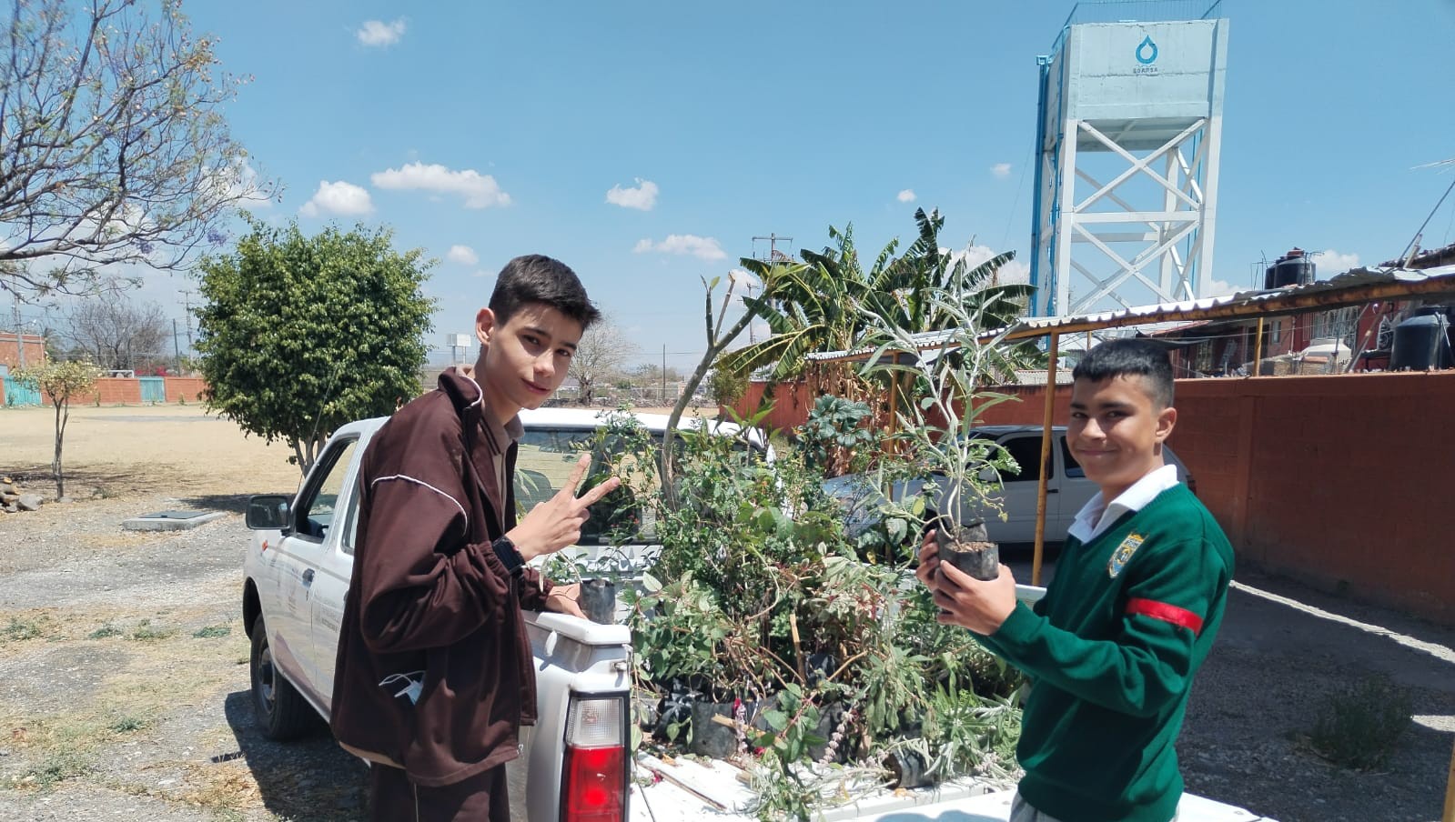 Alista COESBIO jardín para polinizadores en el municipio de Ayala