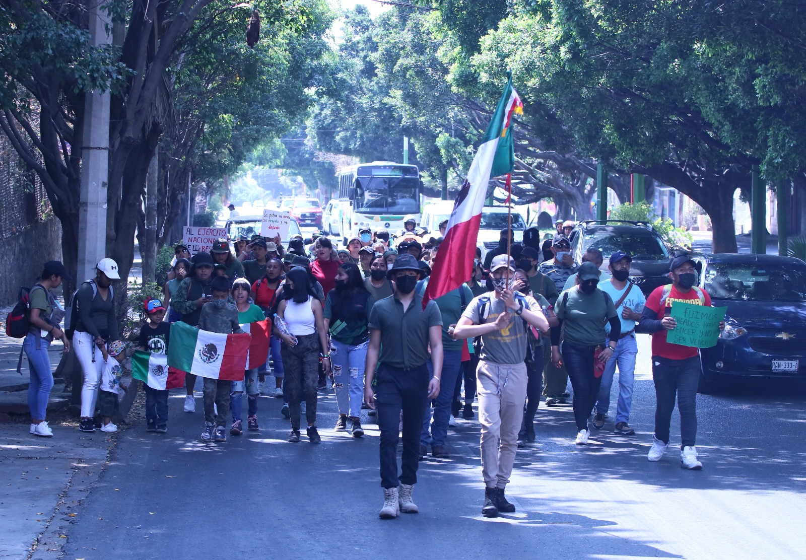 En Cuernavaca marchan en apoyo al Ejército y militares presos