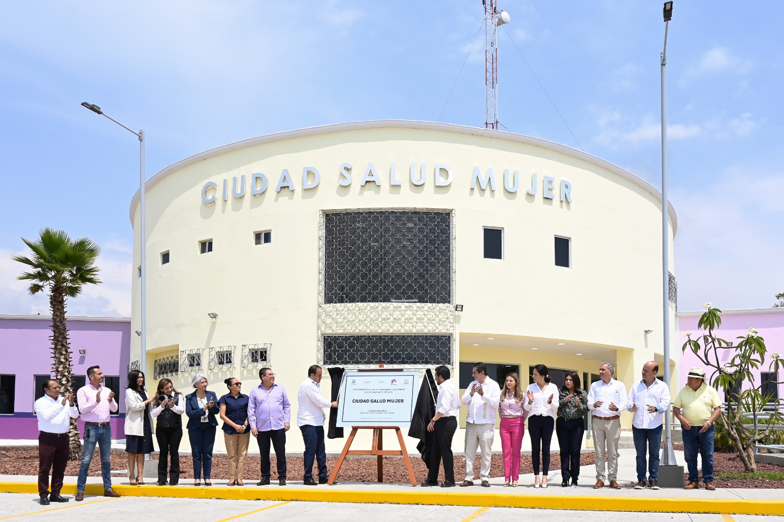 Inauguran en Oaxtepec unidad de especialidades médicas para atención a mujeres