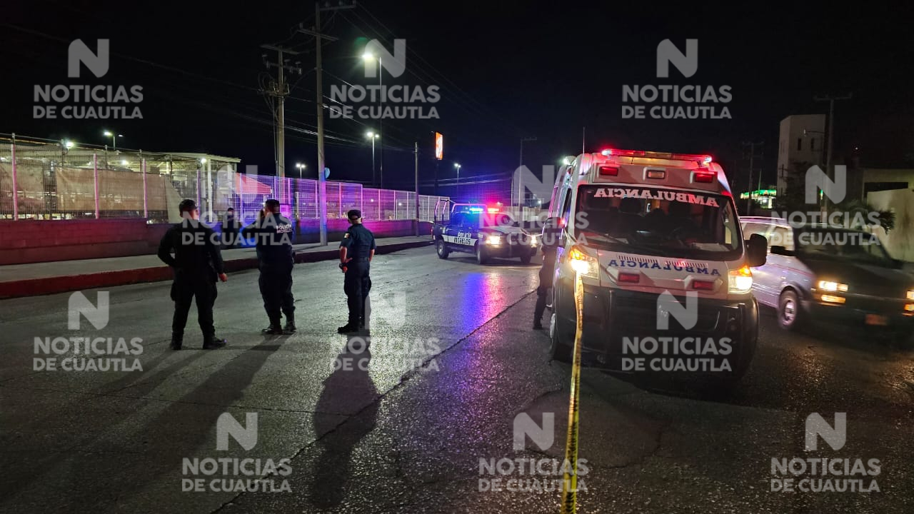Le quitan la vida a un hombre a las afueras de home depot en Cuautla