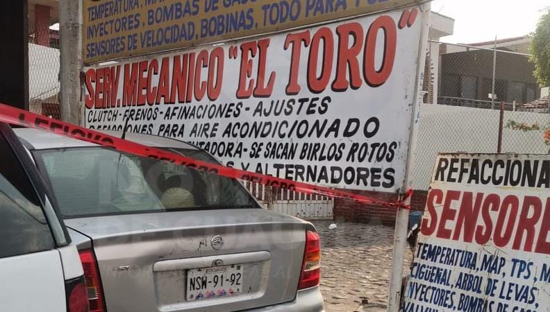 Atacan a balazos a dos en taller mecánico de Cuautlixco