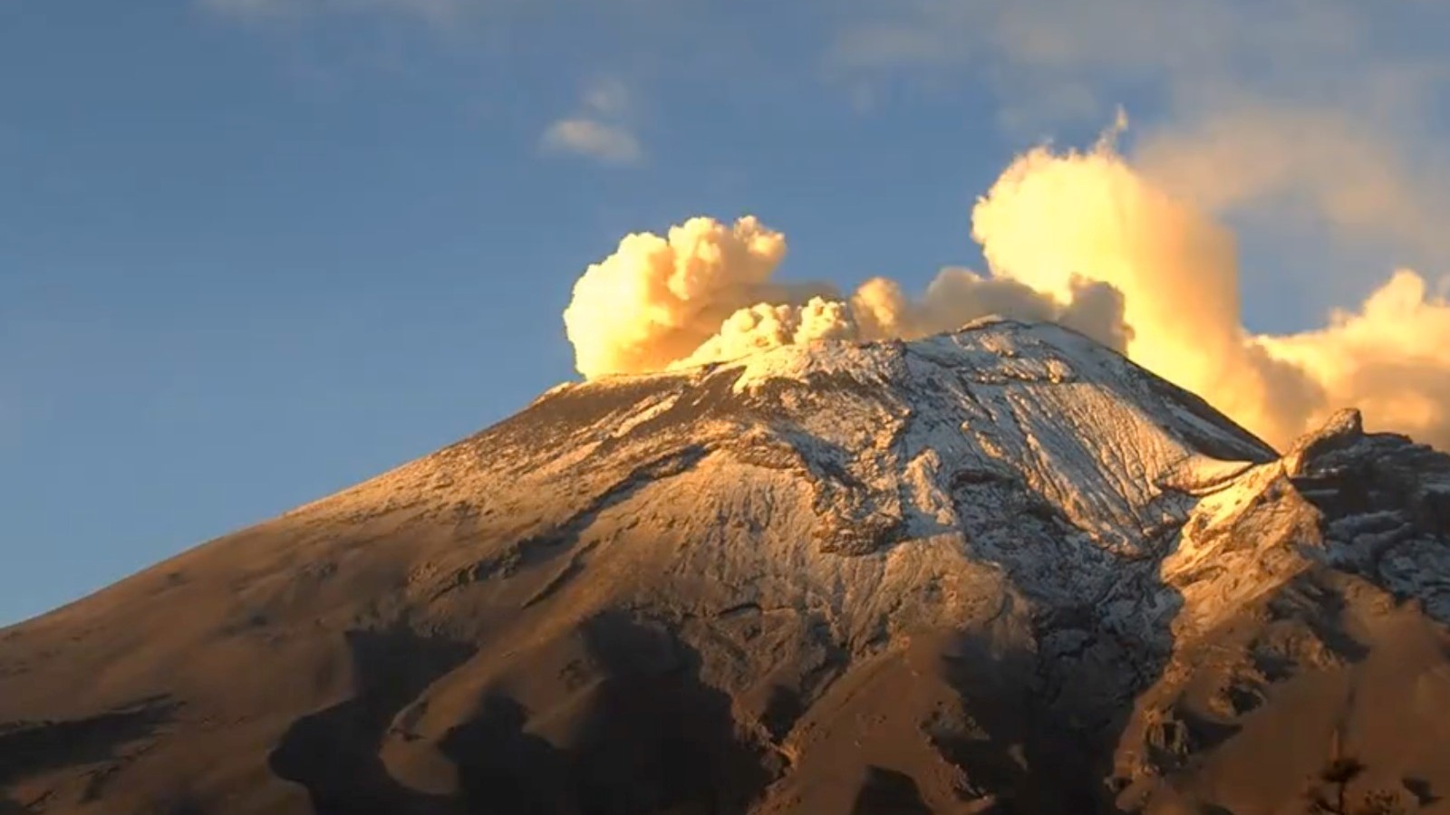 Registra Volcán Popocatépetl más de mil minutos de tremor