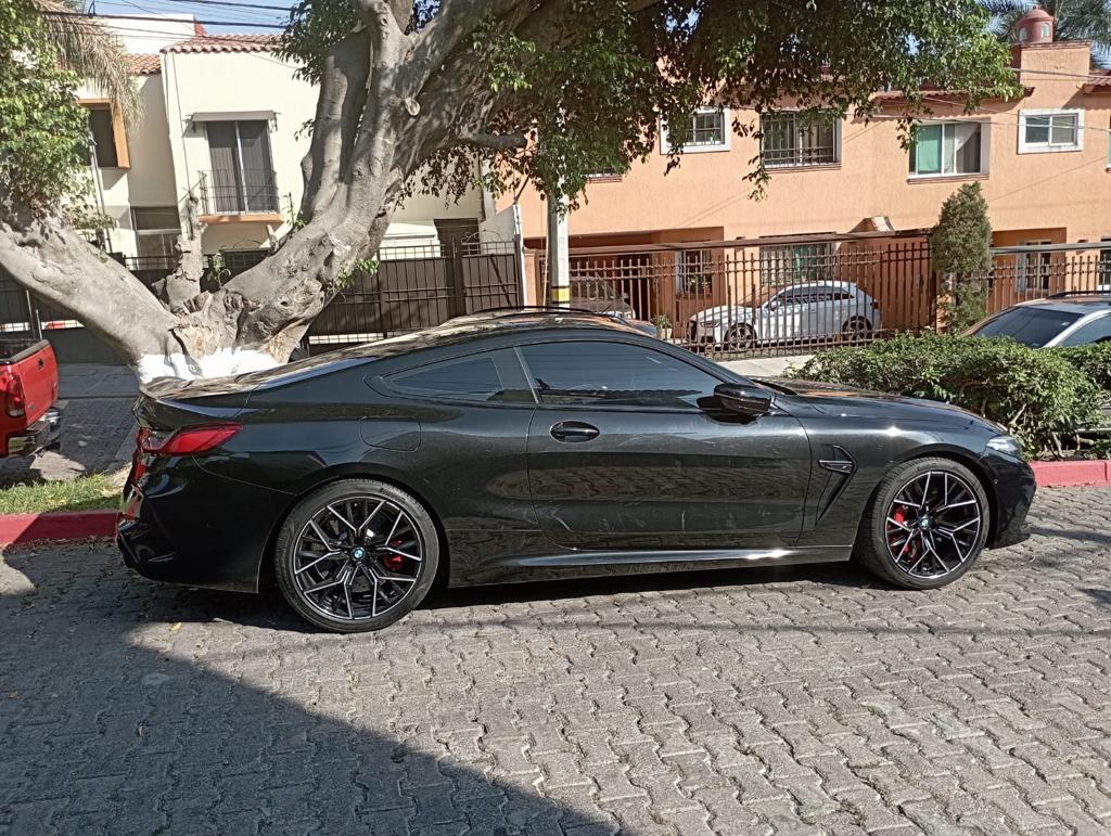 Recuperan auto de lujo robado en agencia de autos en Cuernavaca