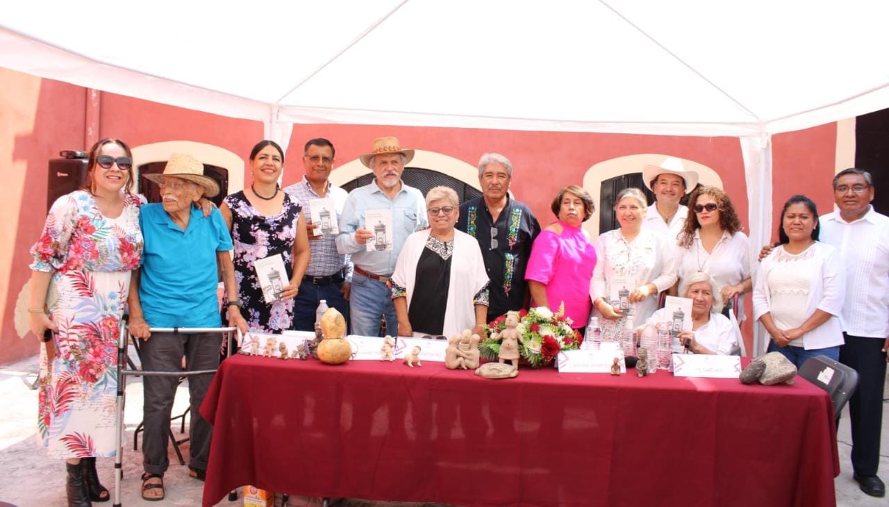 Presentan el libro «Cuentos de Xonacatepetl» en la casa de la cultura