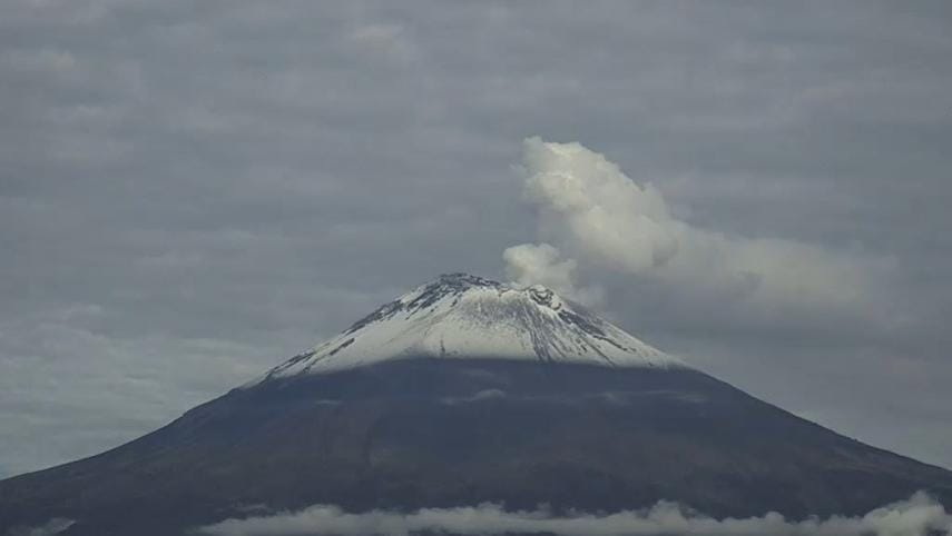 Registra Popocatépetl 35 exhalaciones en las últimas 24 horas