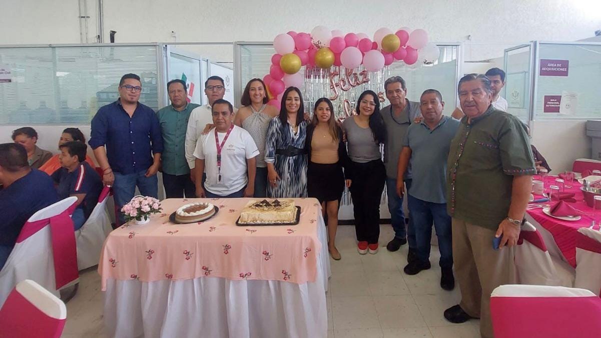 Hacen fiestón loco en la delegación estatal del ISSSTE