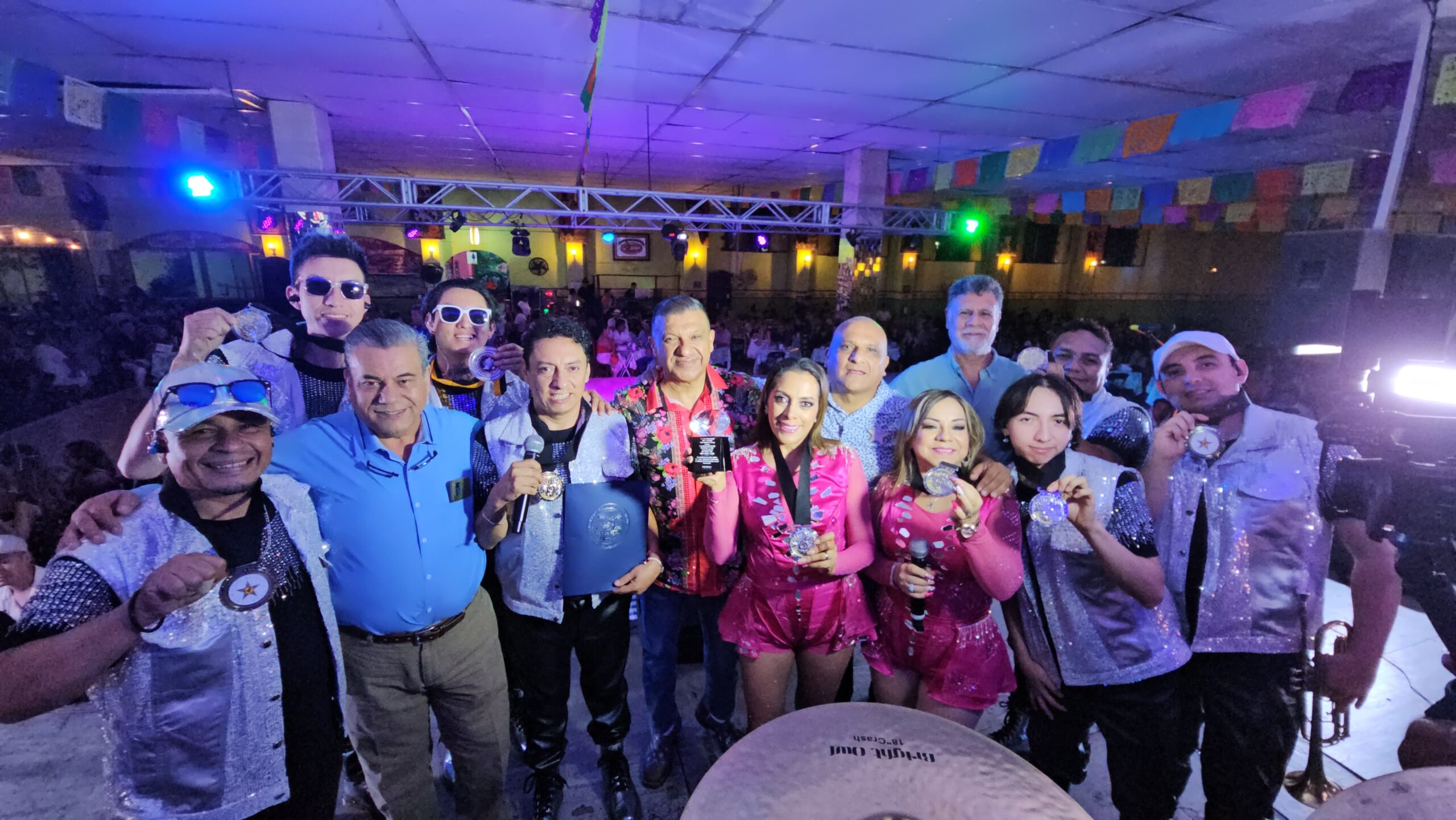 Reconocen a Vero Kike y Meme «Los Giles» por sus 37 años de carrera