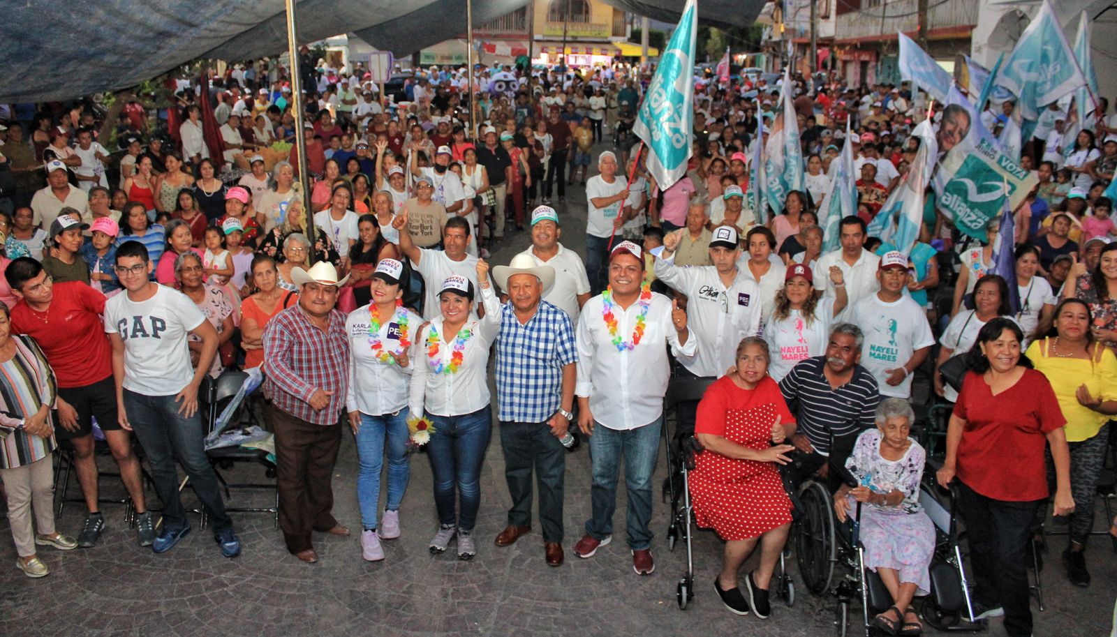 Va Tenextepango con Nayeli Mares en Ayala