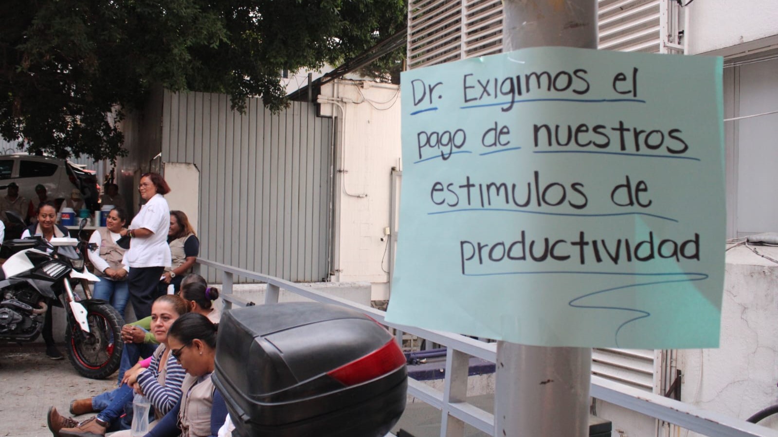 En paro, trabajadores del Programa contra el dengue