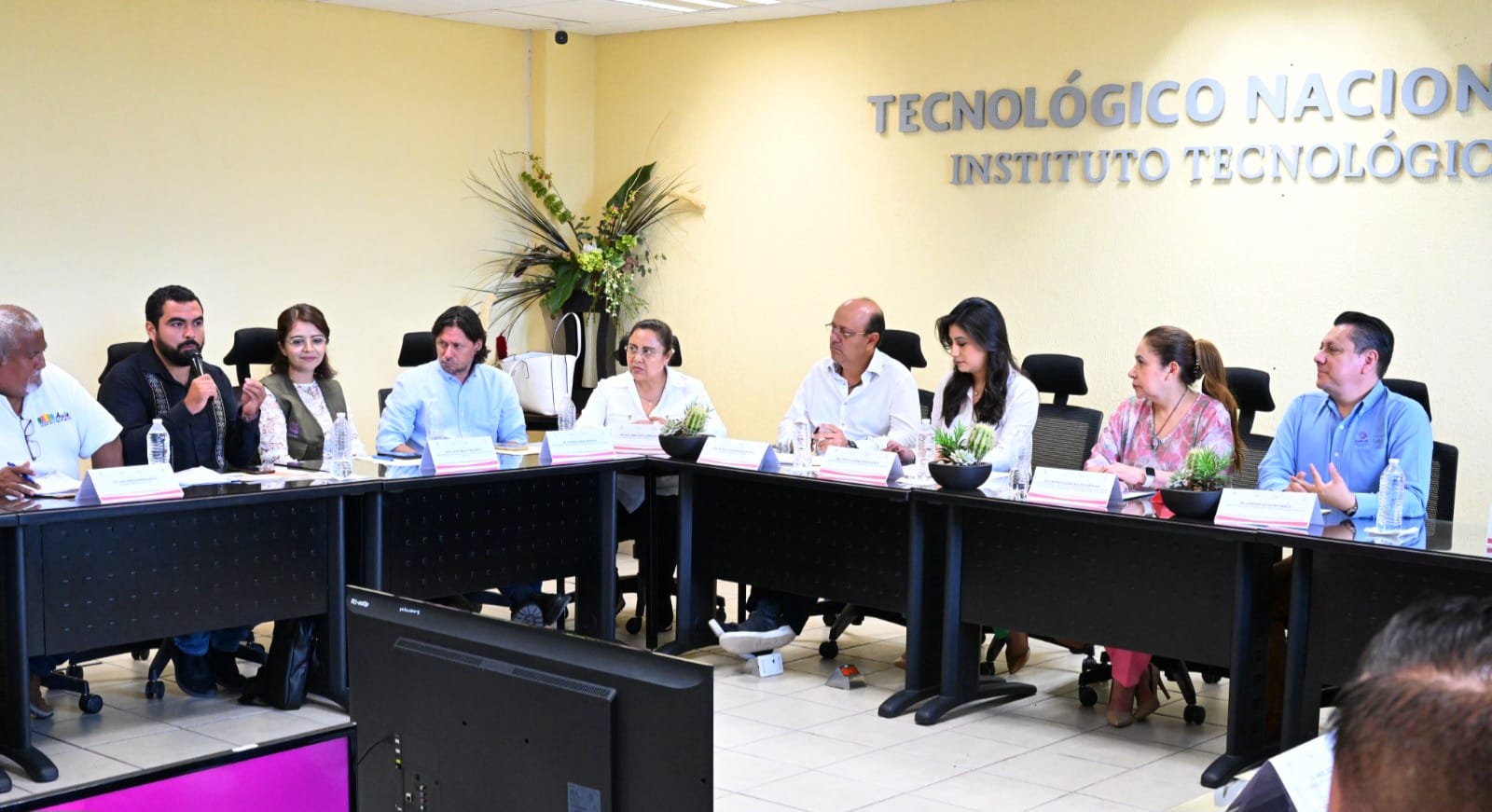 Encabeza Rodrigo Arredondo sesión de prevención y atención del dengue en la región