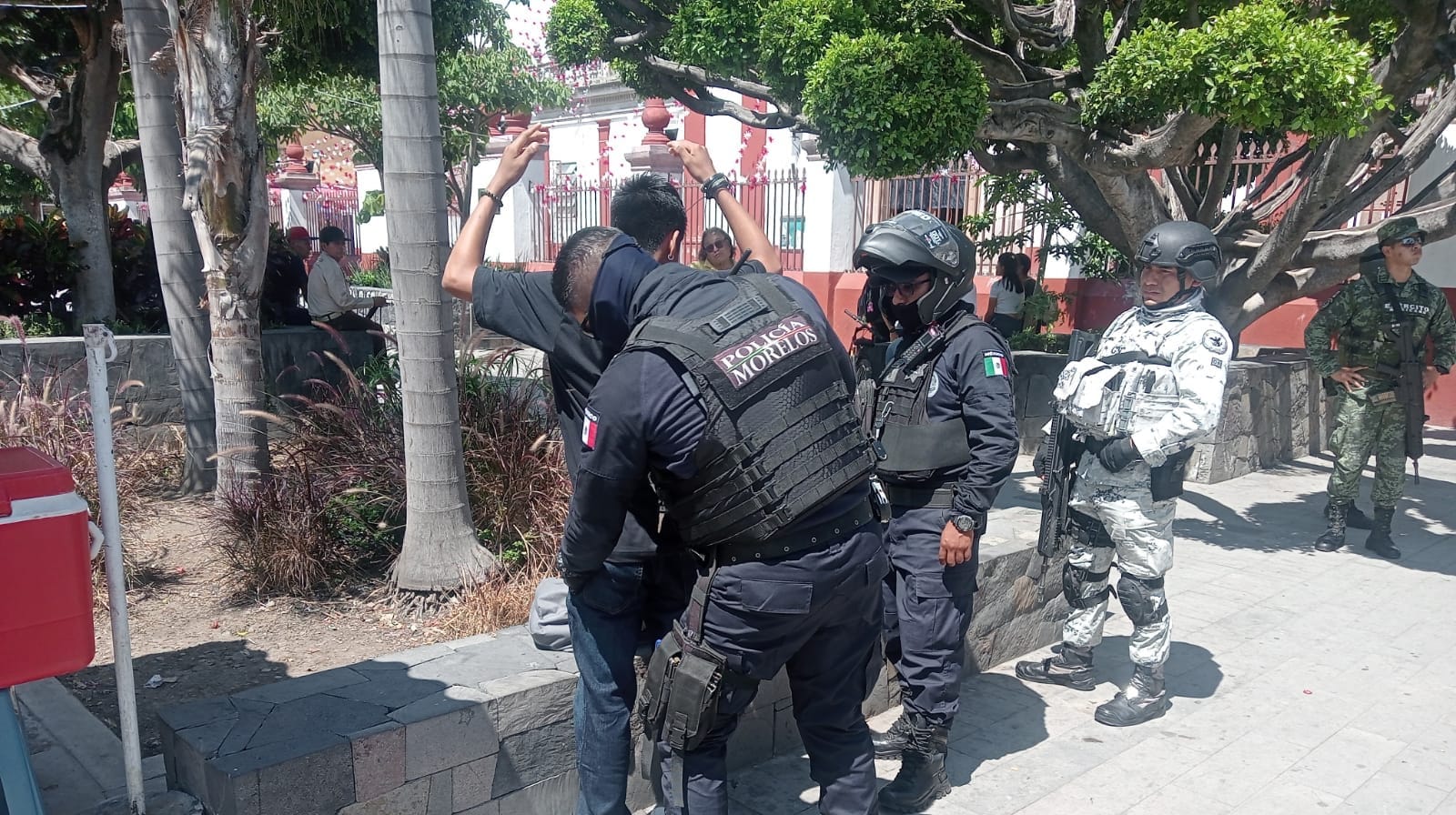 Buscan Federales a presuntos cobradores de piso de comerciantes en Cuautla