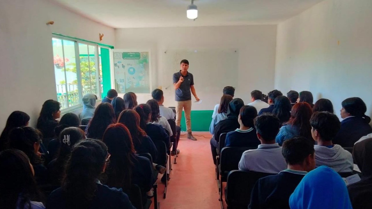 Llevan charlas sobre problemas de adolescencia a secundarias y bachilleratos