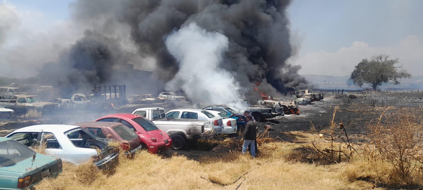 Se incendia corralón de Yecapixtla