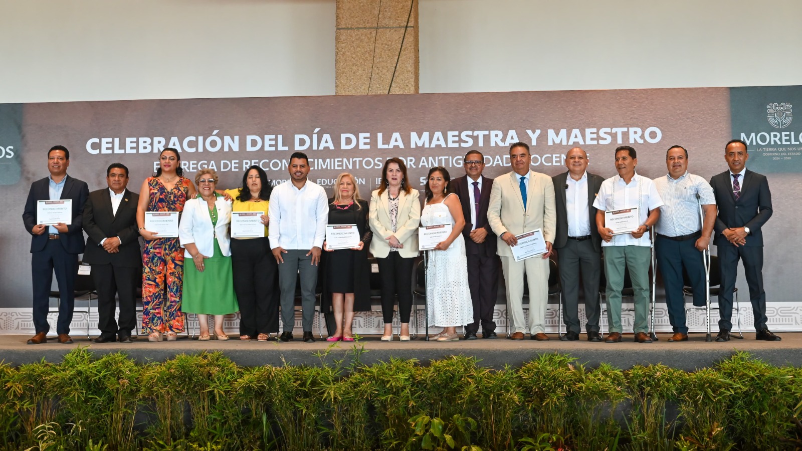 Reconoce Margarita González Saravia a maestros de Morelos