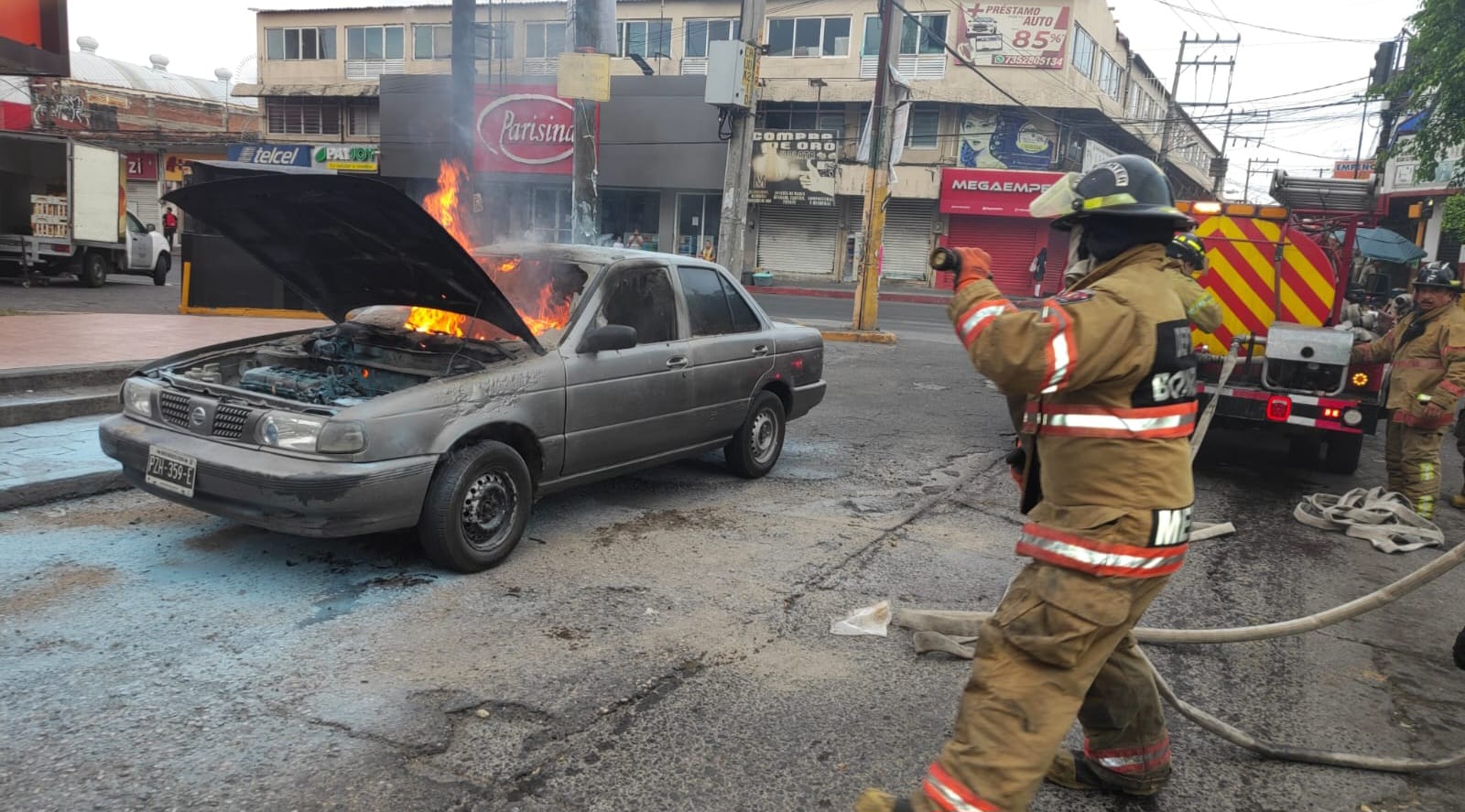 Incendio Consume Vehículo en el Centro de Cuautla