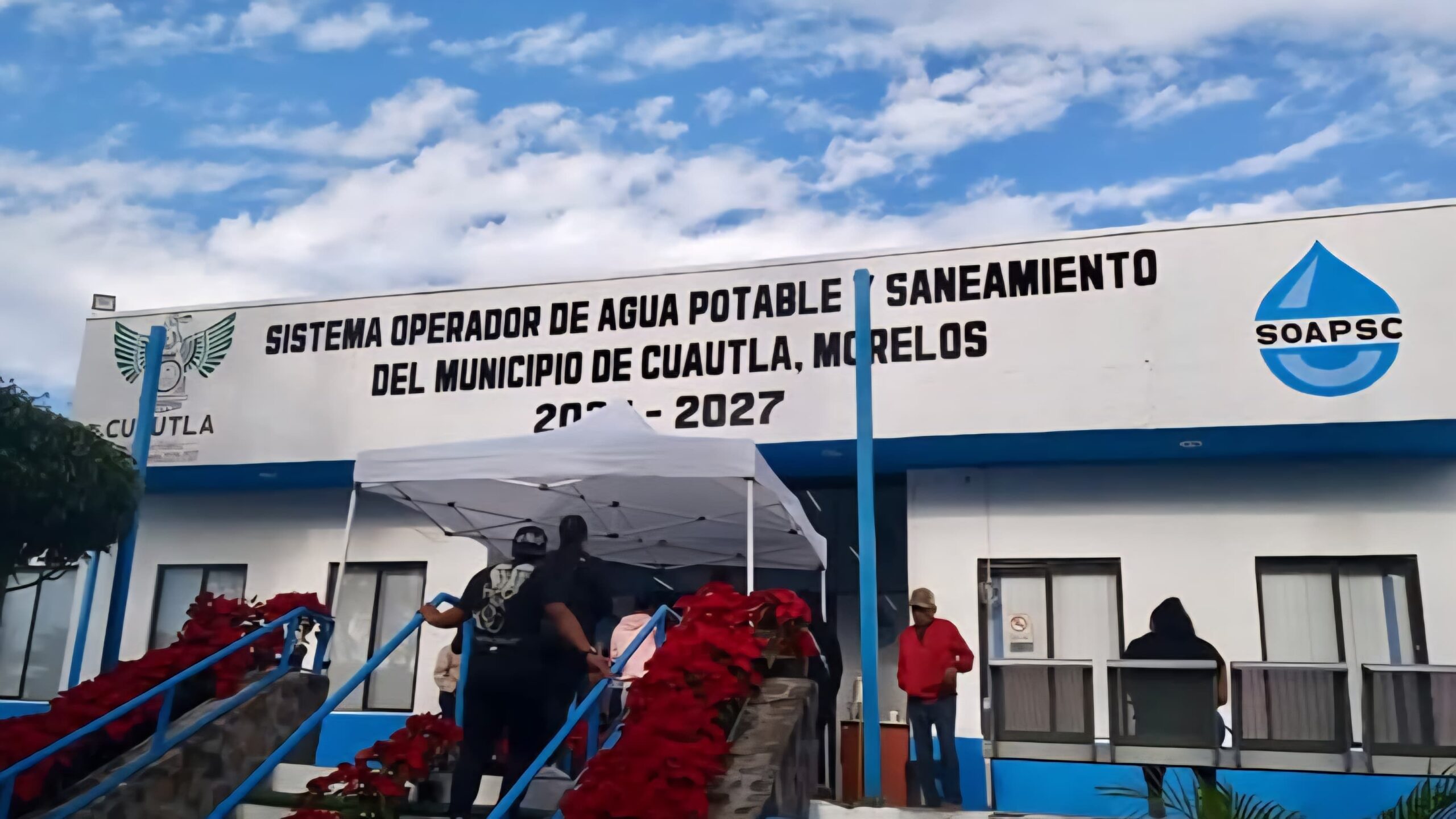 Fuga de agua provoca reducción en el nivel de suministro de agua sobre la avenida Insurgentes