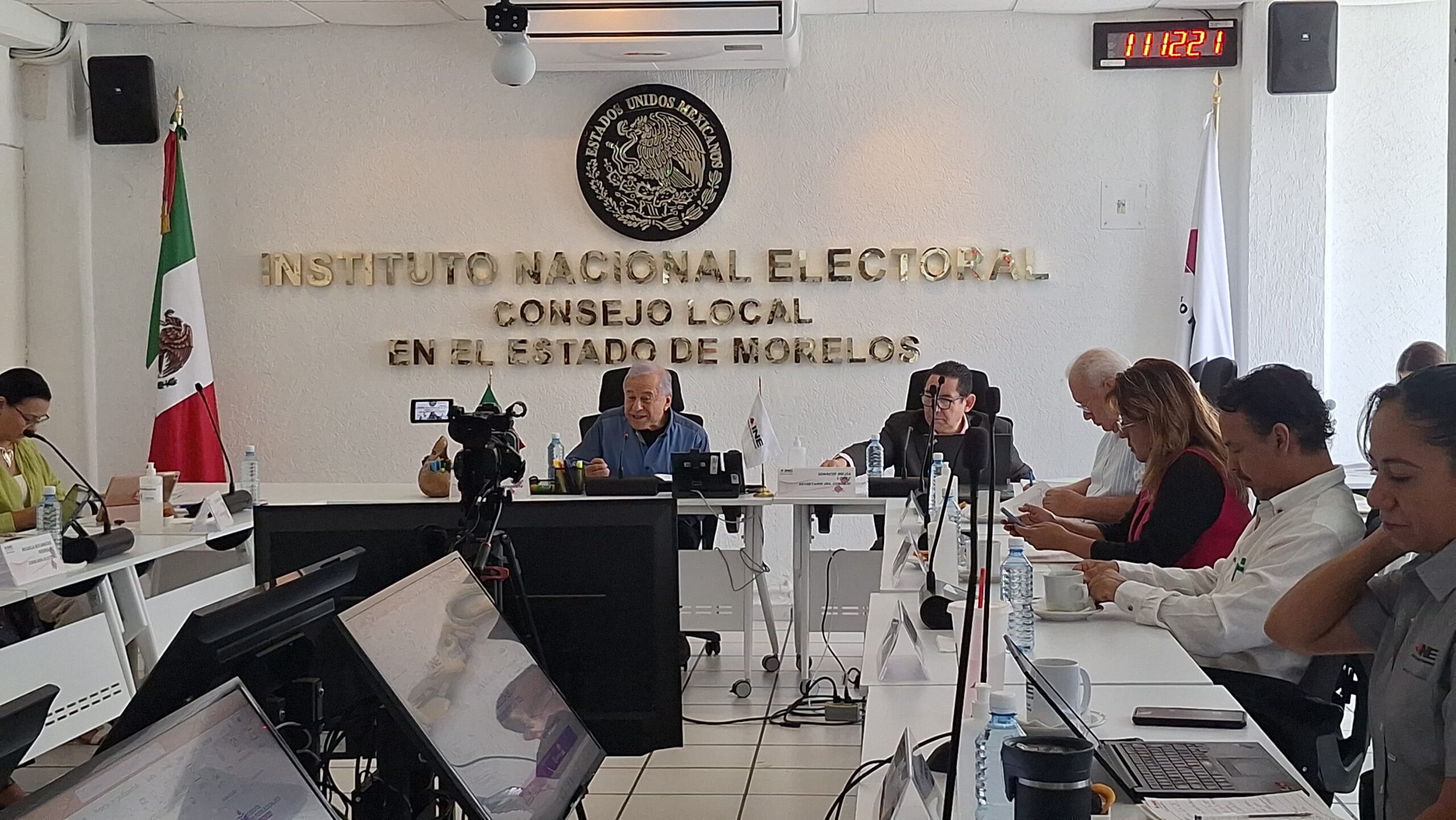 Ciudadanos podran llevar «acordeón» a votar: INE