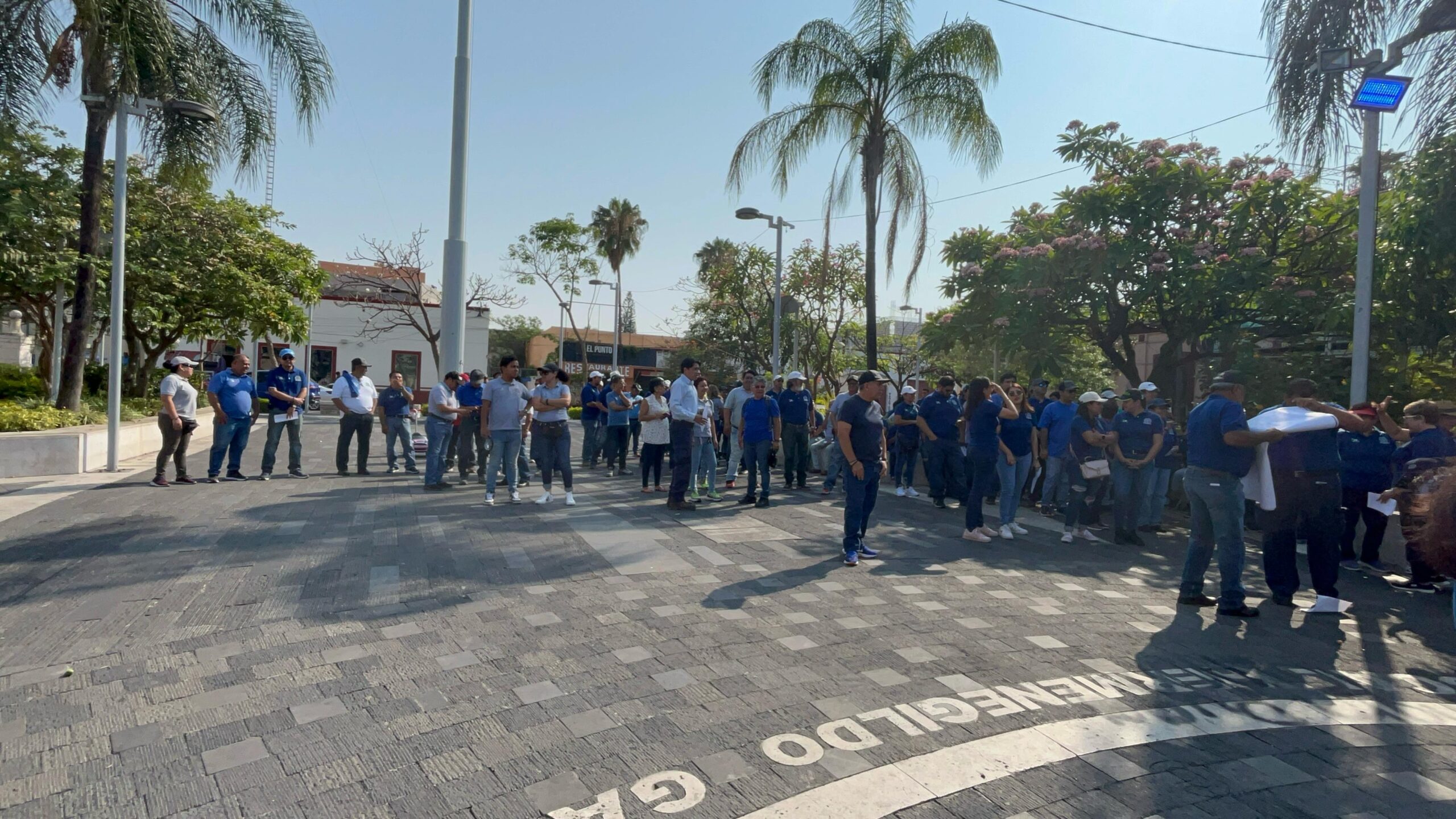 Marchan sindicalizados de Telmex de Cuautla