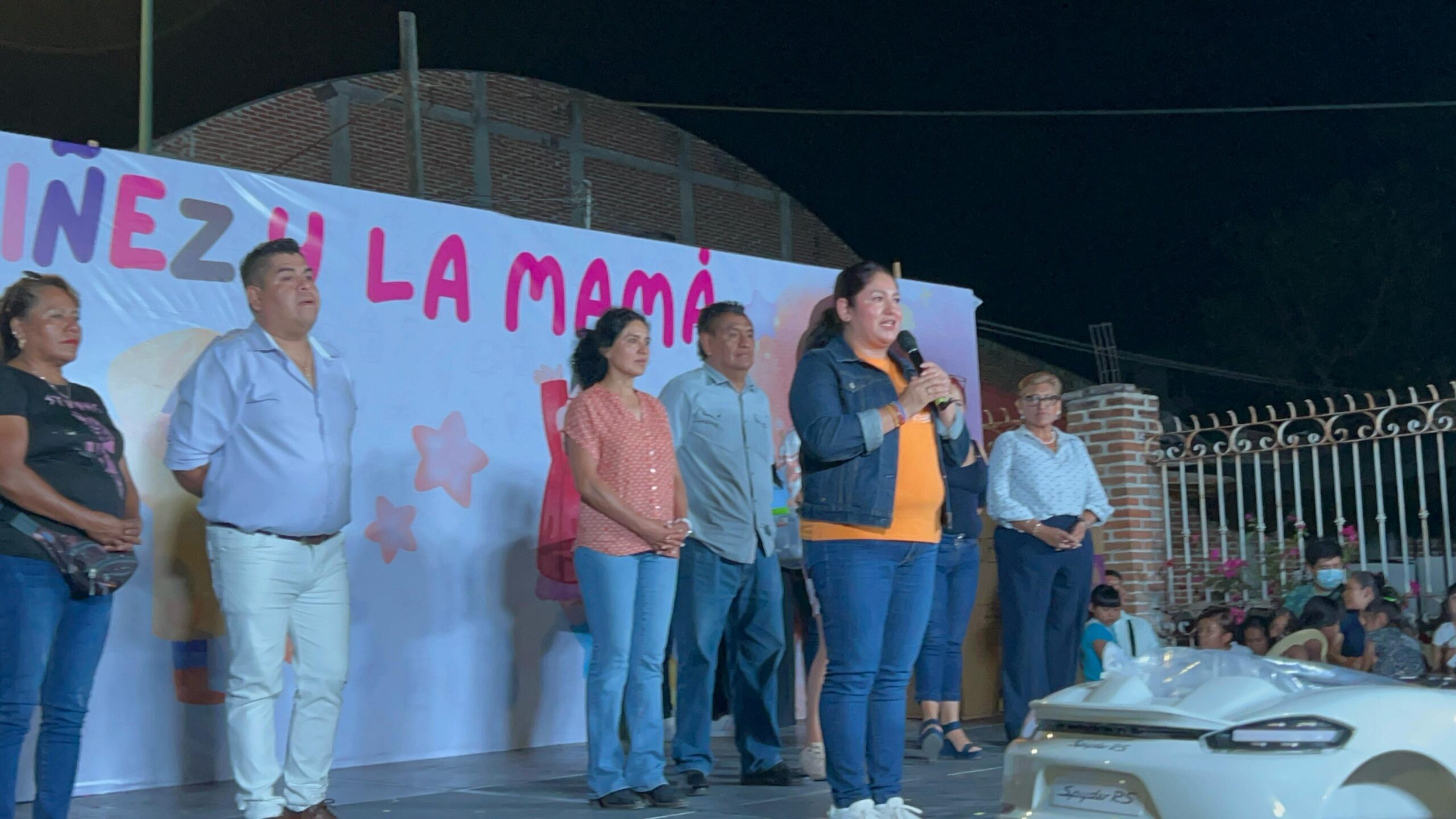 Celebran a la niñez y a las mamás de la Juan Morales