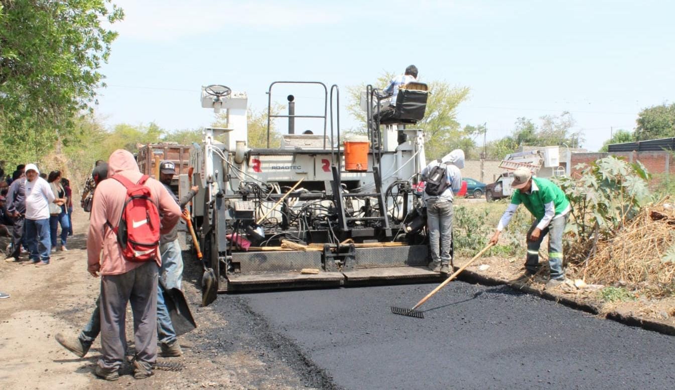 Inicia Israel Andrade Zavala Obra de Carpeta Asfáltica en Jonacatepec