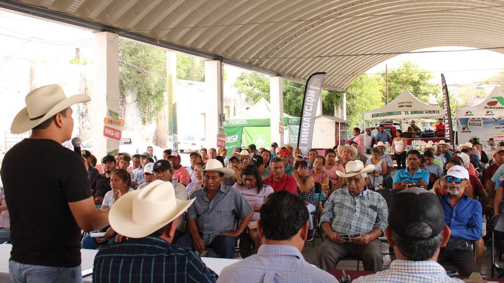 Alcalde de Jantetelco, inicia entrega de apoyos a productores agrícolas del municipio
