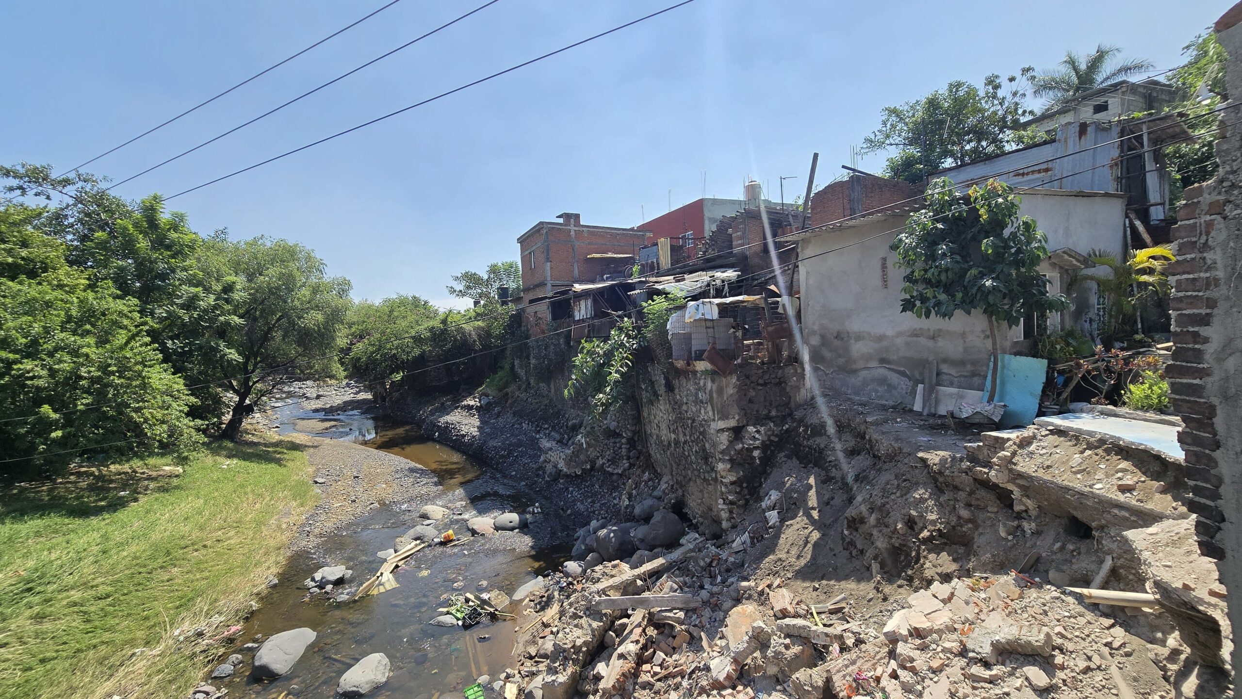 Suman más de mil 200 personas en zonas de riesgo de inundación
