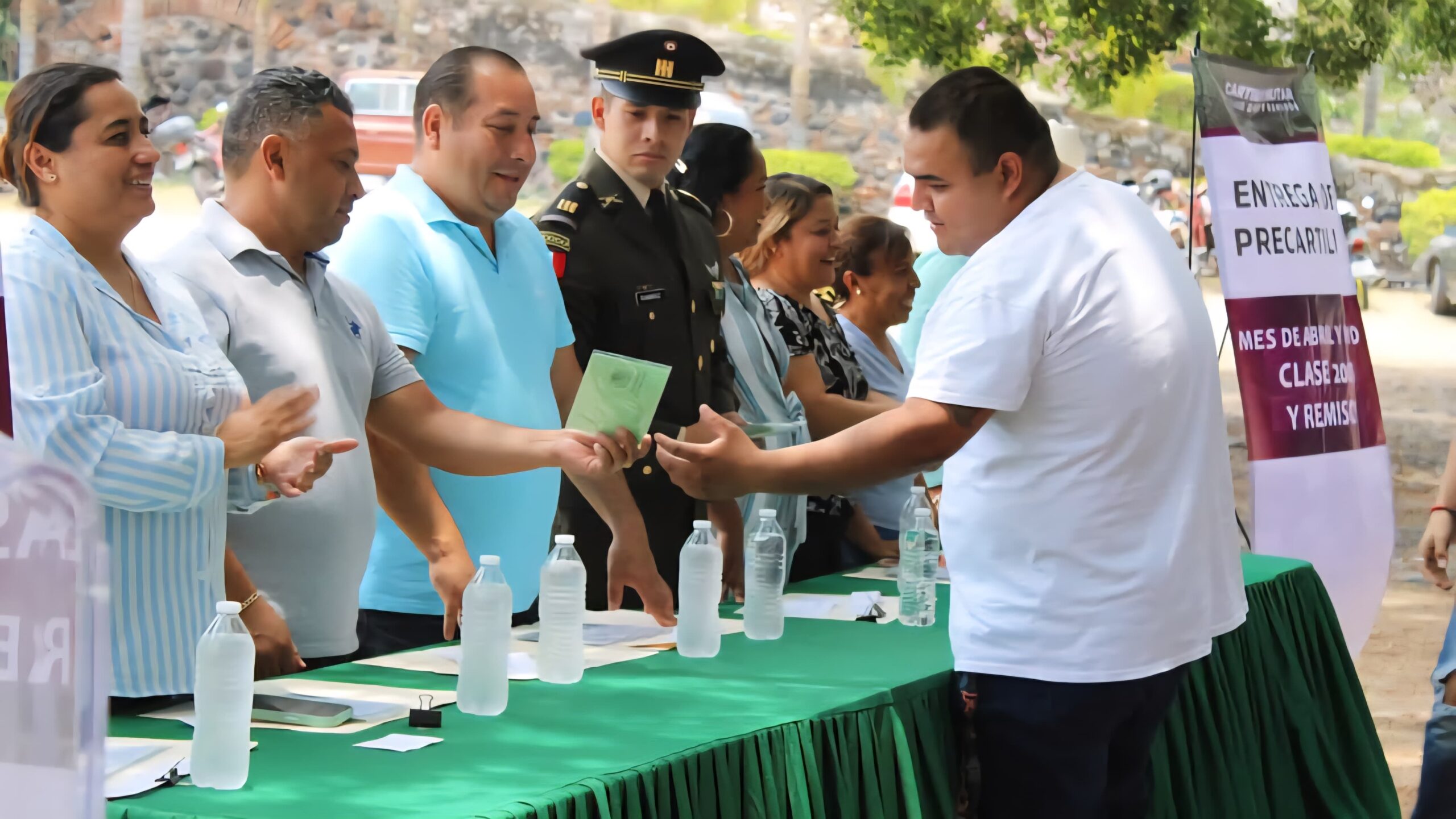 Entregan en Ayala precartillas militares