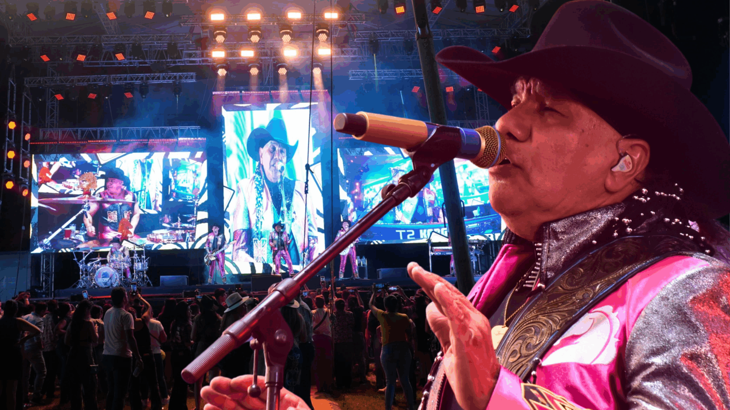 Emiliano Zapata celebra a las madres con concierto de Bronco