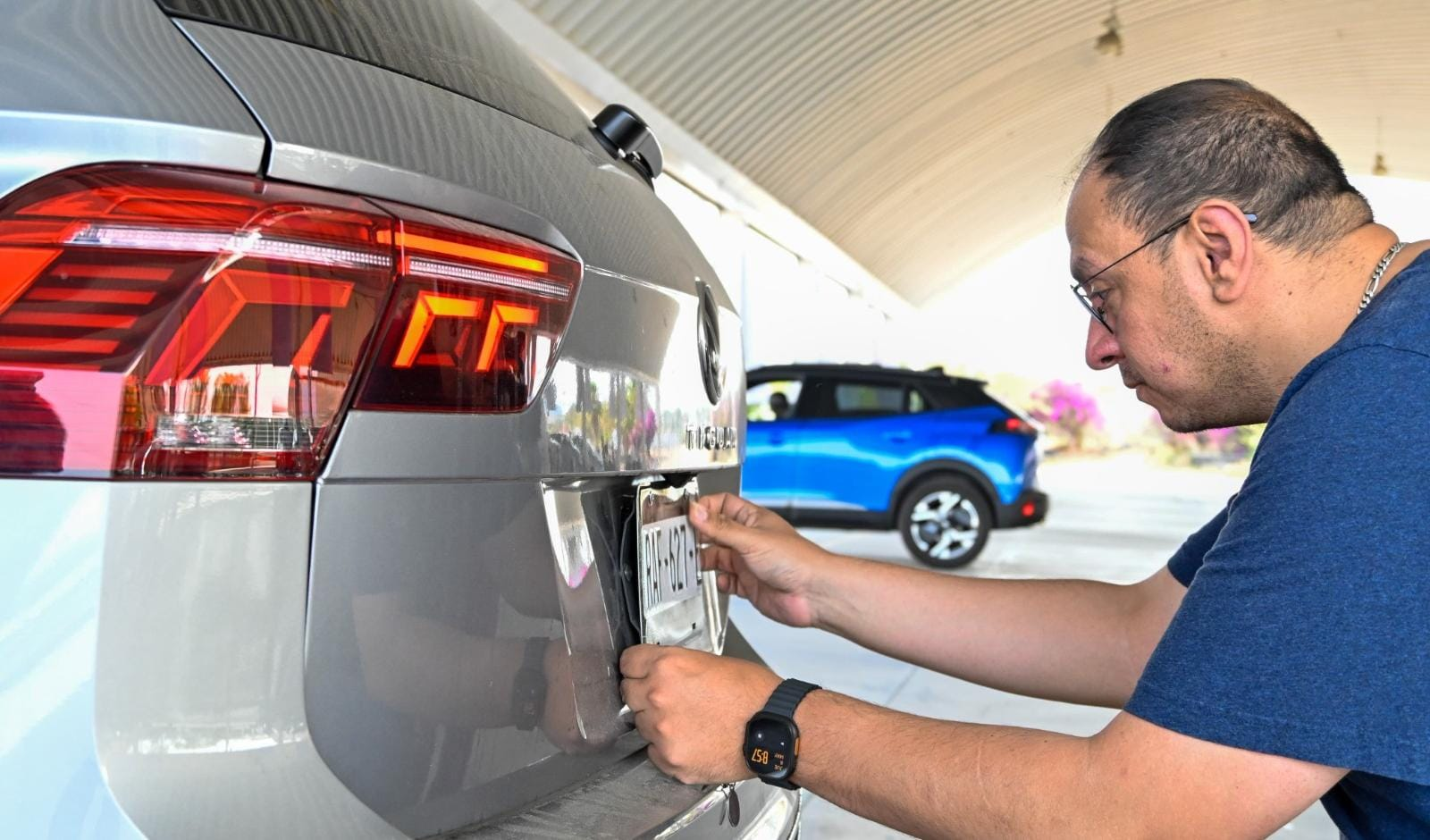 Aprovechan automovilistas el fin de semana para realizar canje de placas en Morelos