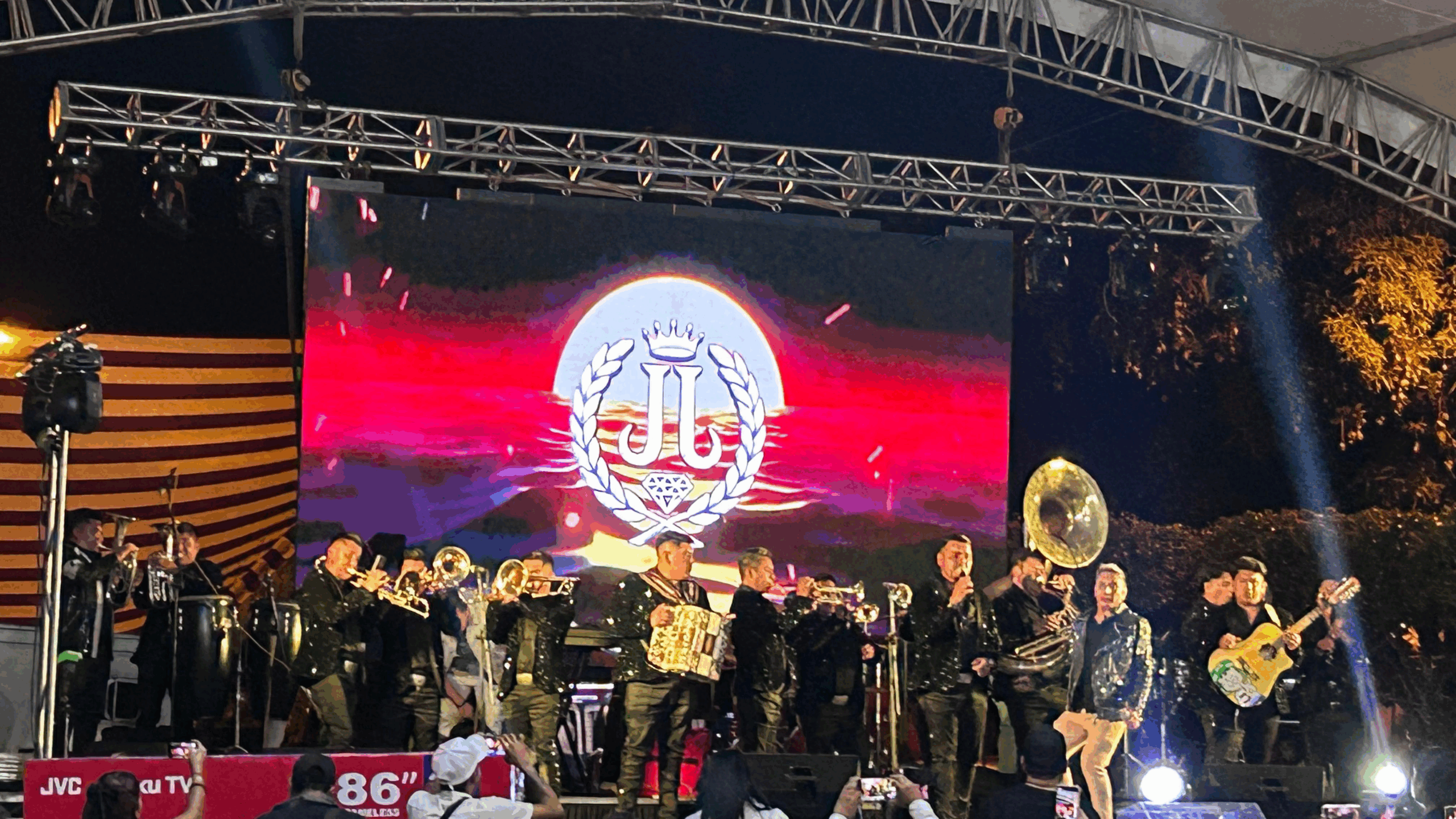 Con éxito celebra Jesús Corona a las mamás y maestras de Cuautla
