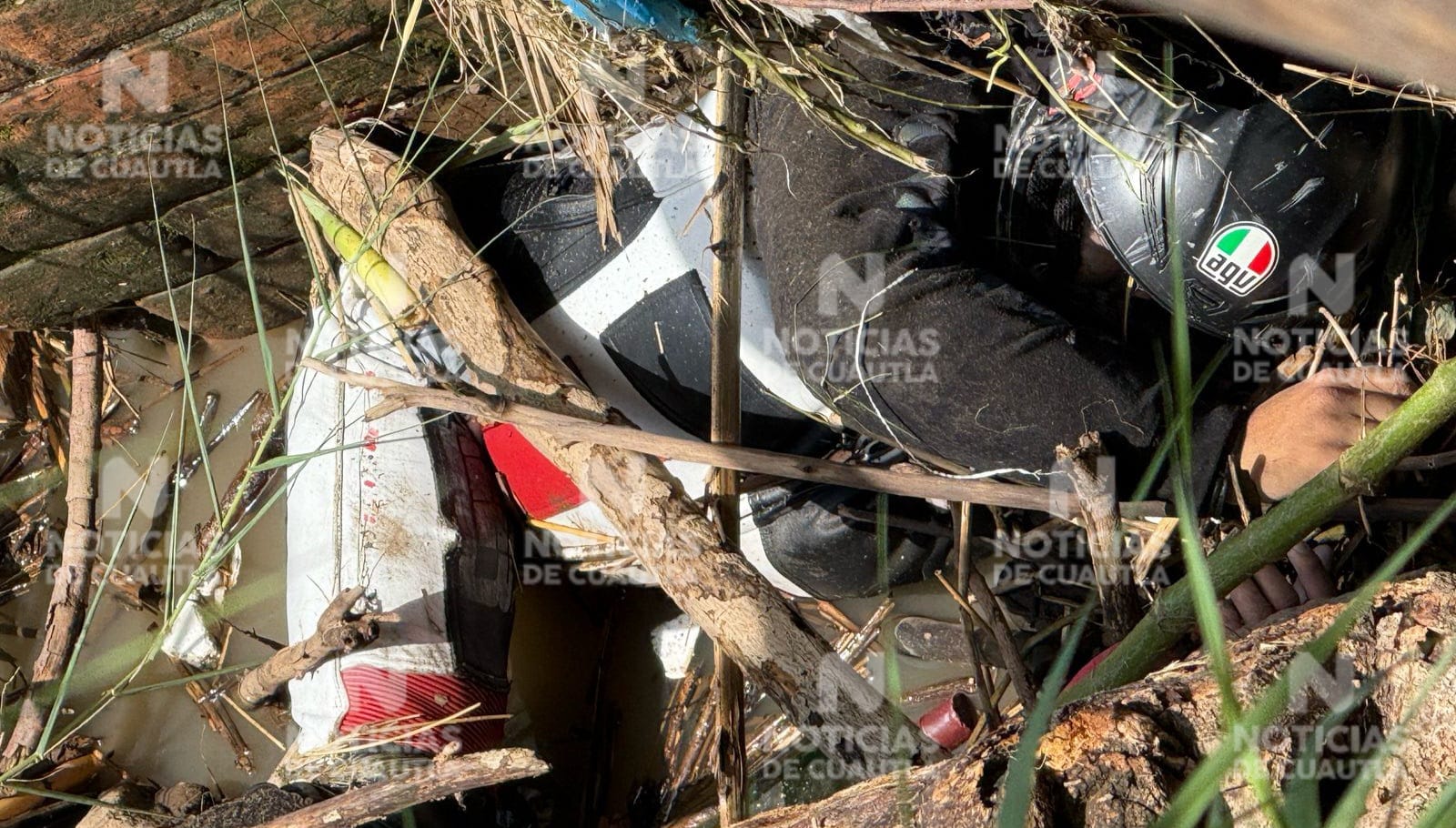 Encuentran Motociclista Muerto en Barranca de Cuautla