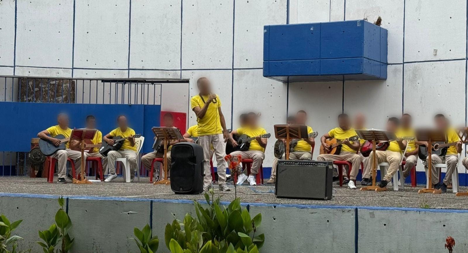 Celebran día del padre en el penal de Atlacholoaya