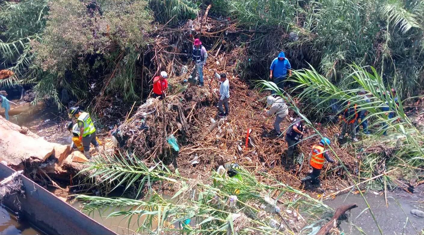 Intensifican Búsqueda de Motociclista arrastrado por el agua de barranca en Cuautla