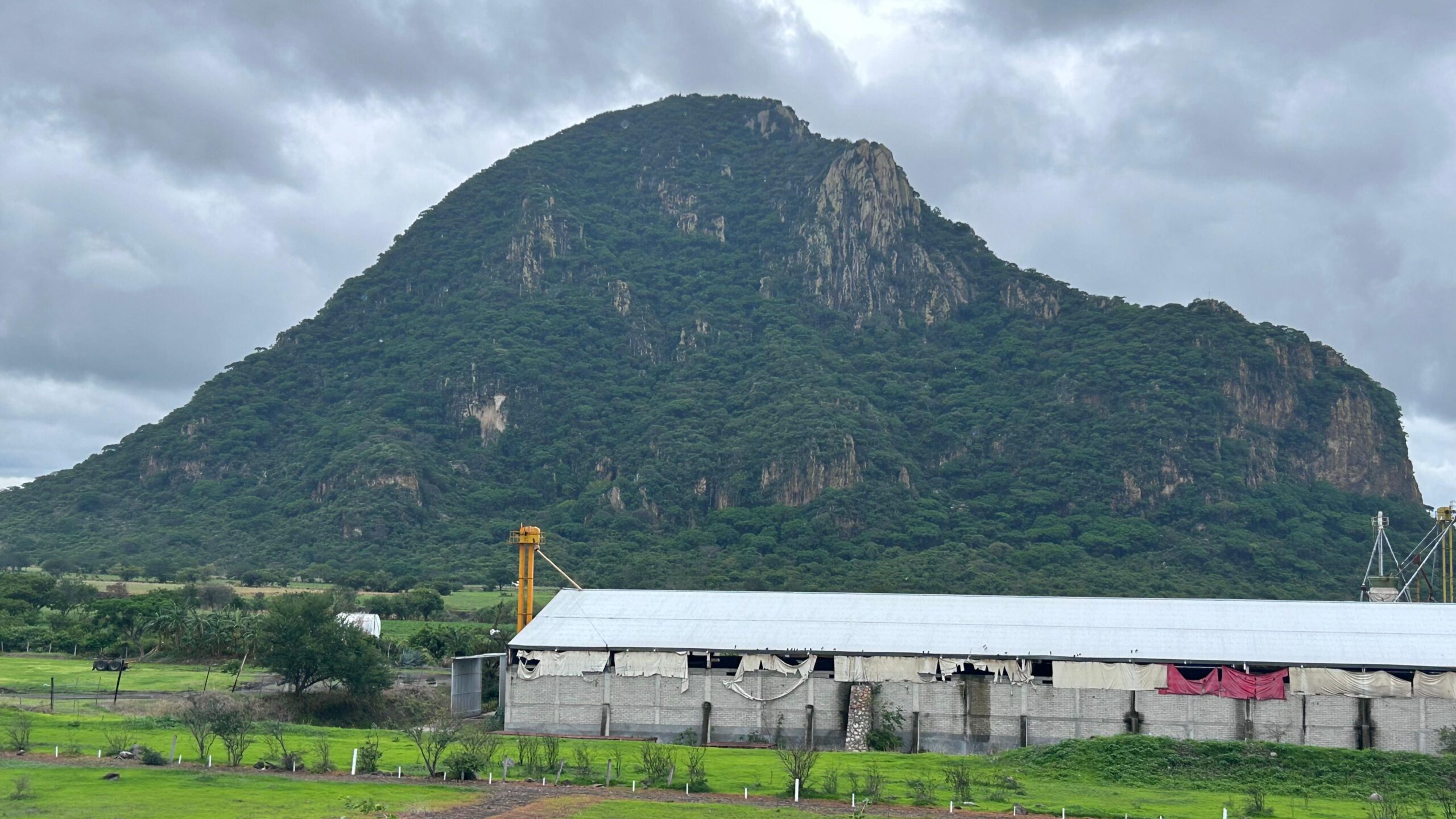 Llama alcalde a evitar subir el cerro del Mono durante lluvias