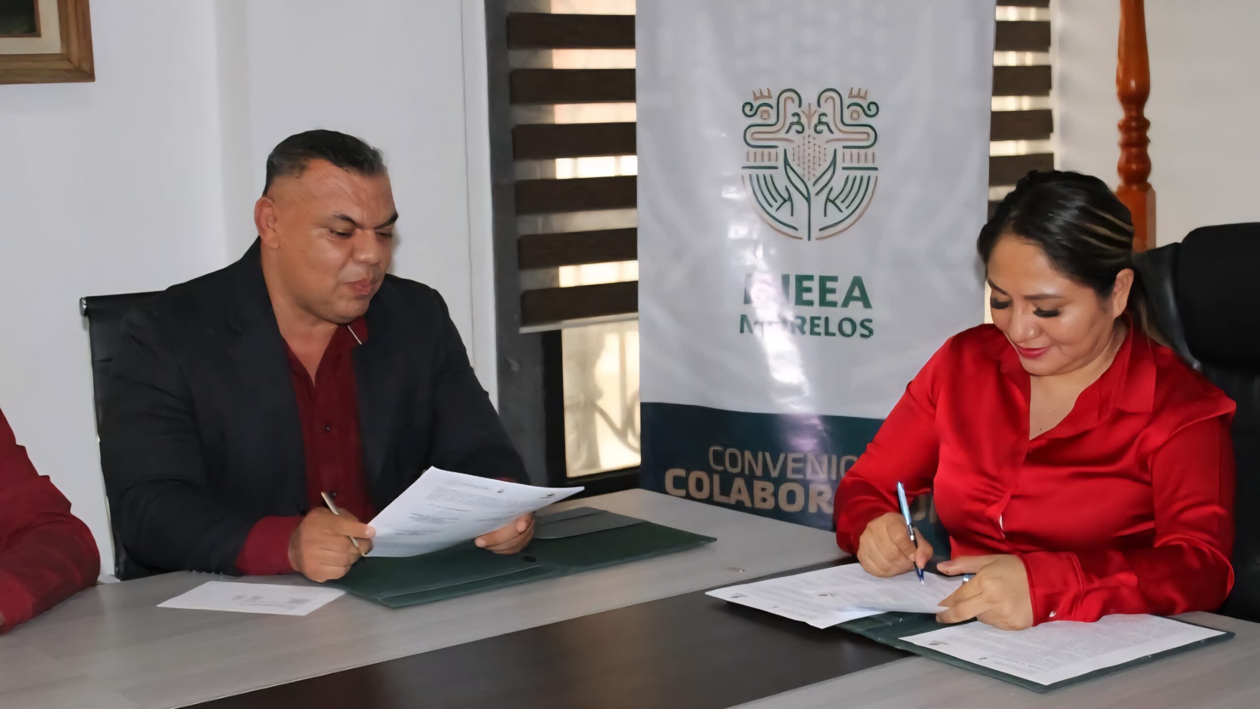 Firma ayuntamiento de Ayala convenio con INEA